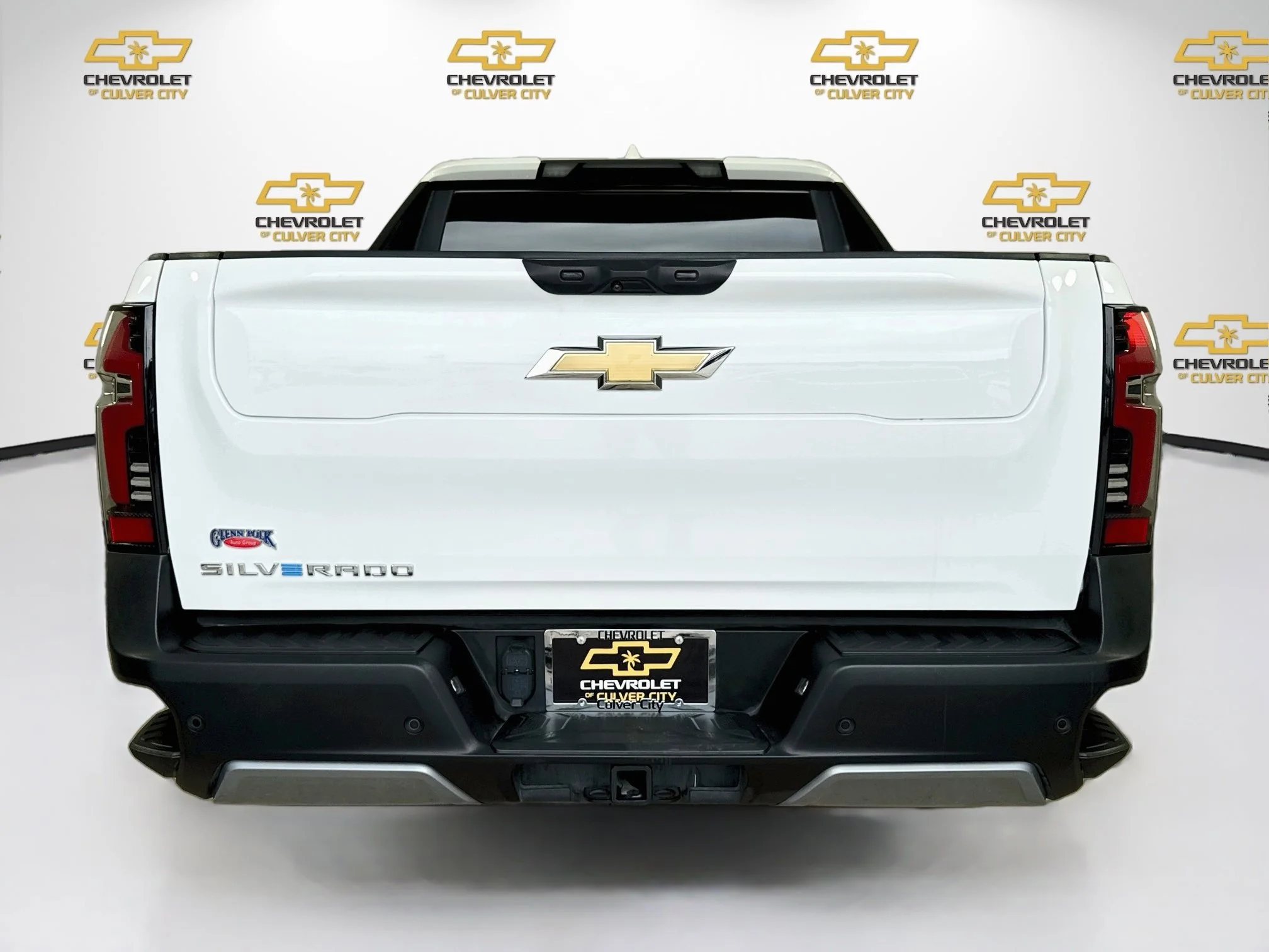Used 2025 Summit White Chevrolet LT - Extended Range image 7