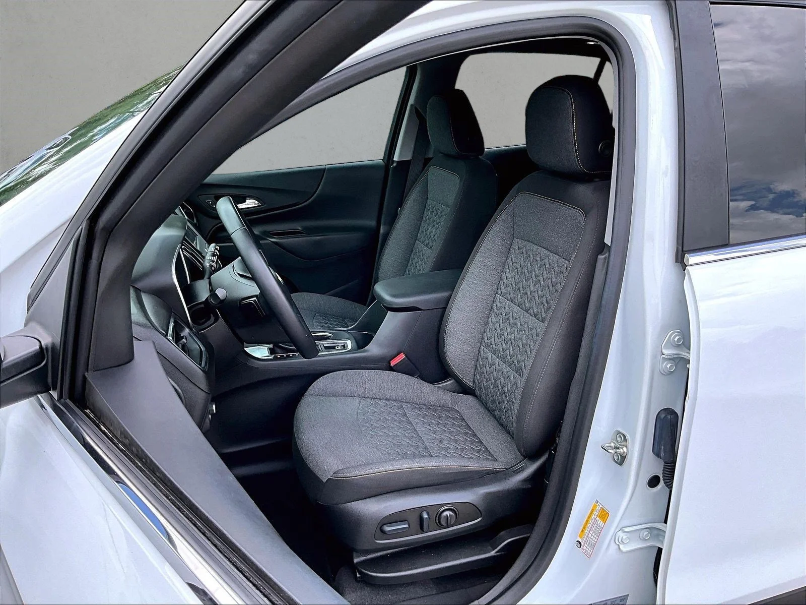 Used 2023 Summit White Chevrolet LT image 27