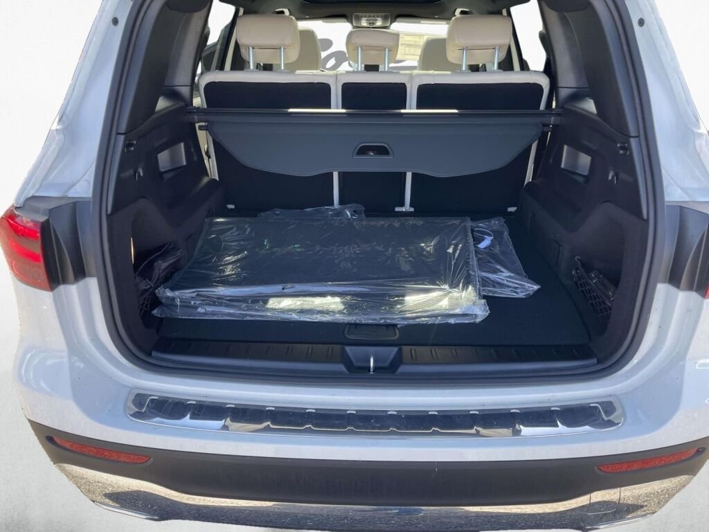 New 2026 Polar White Mercedes-Benz GLB 250 image 17