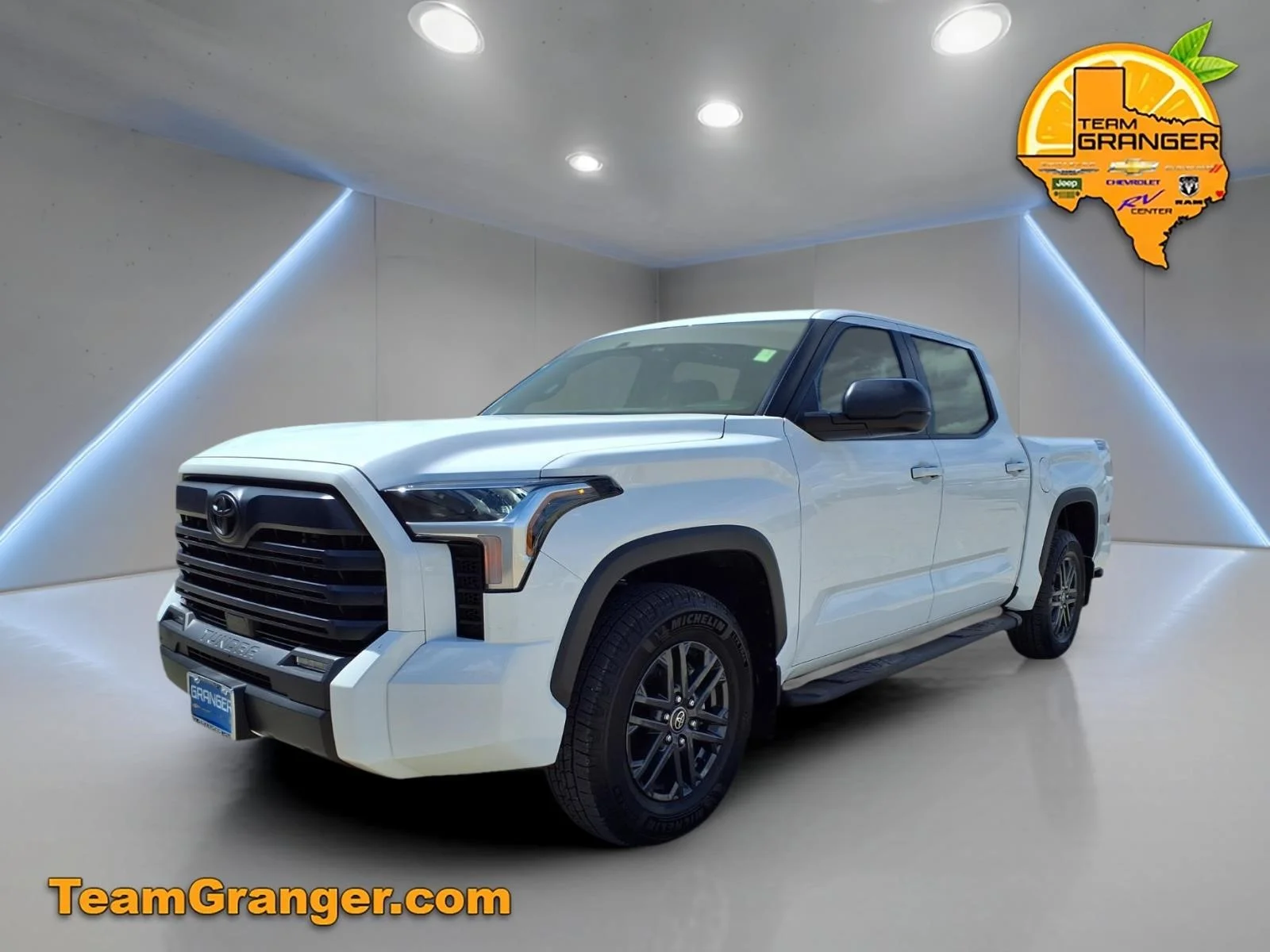 Used 2025 White Toyota SR5 image 3