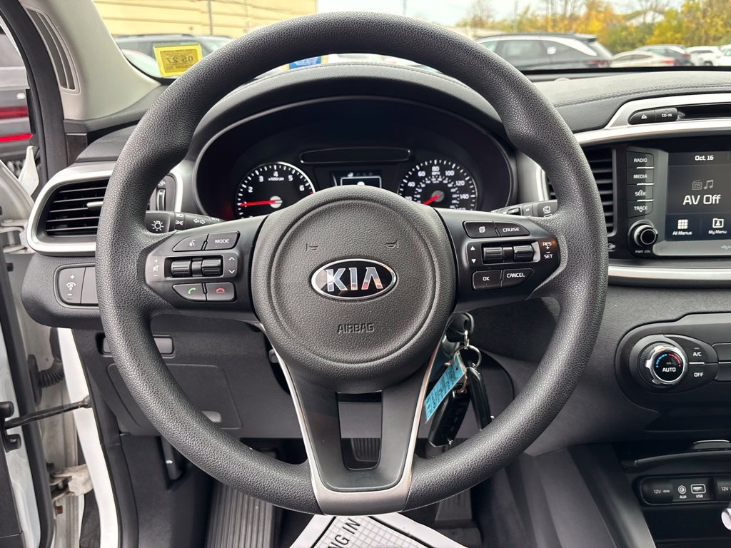 Used 2018 White Kia LX image 22