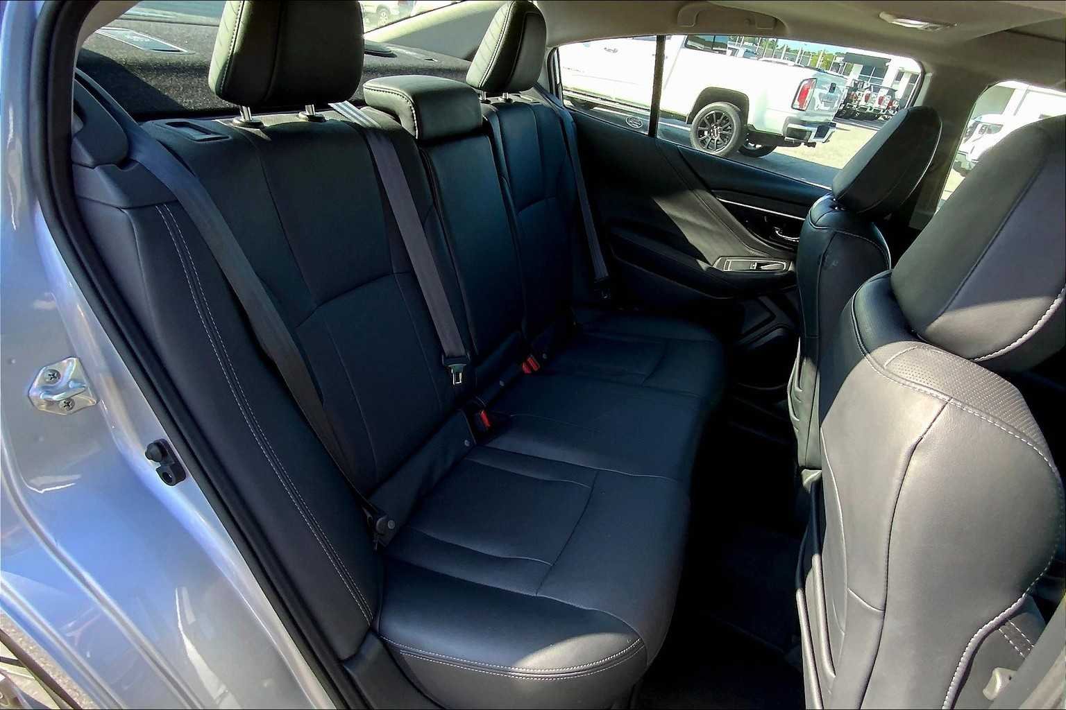 Used 2023 Ice Silver Metallic Subaru Limited image 20