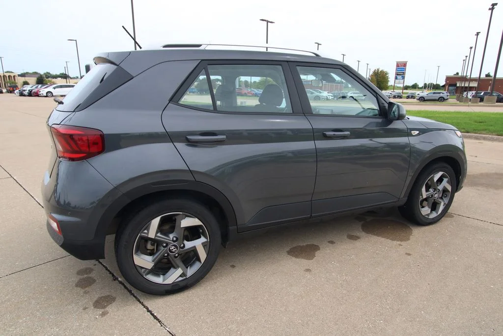 Used 2025 Gray Hyundai SEL image 5