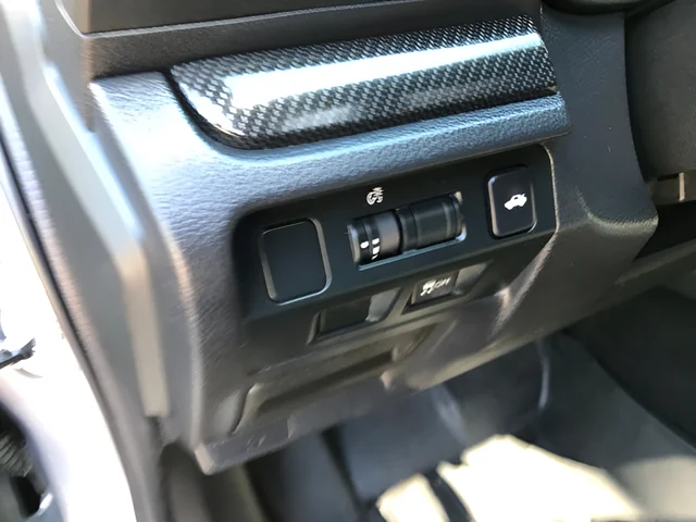 Used 2017 Silver Subaru Limited image 13