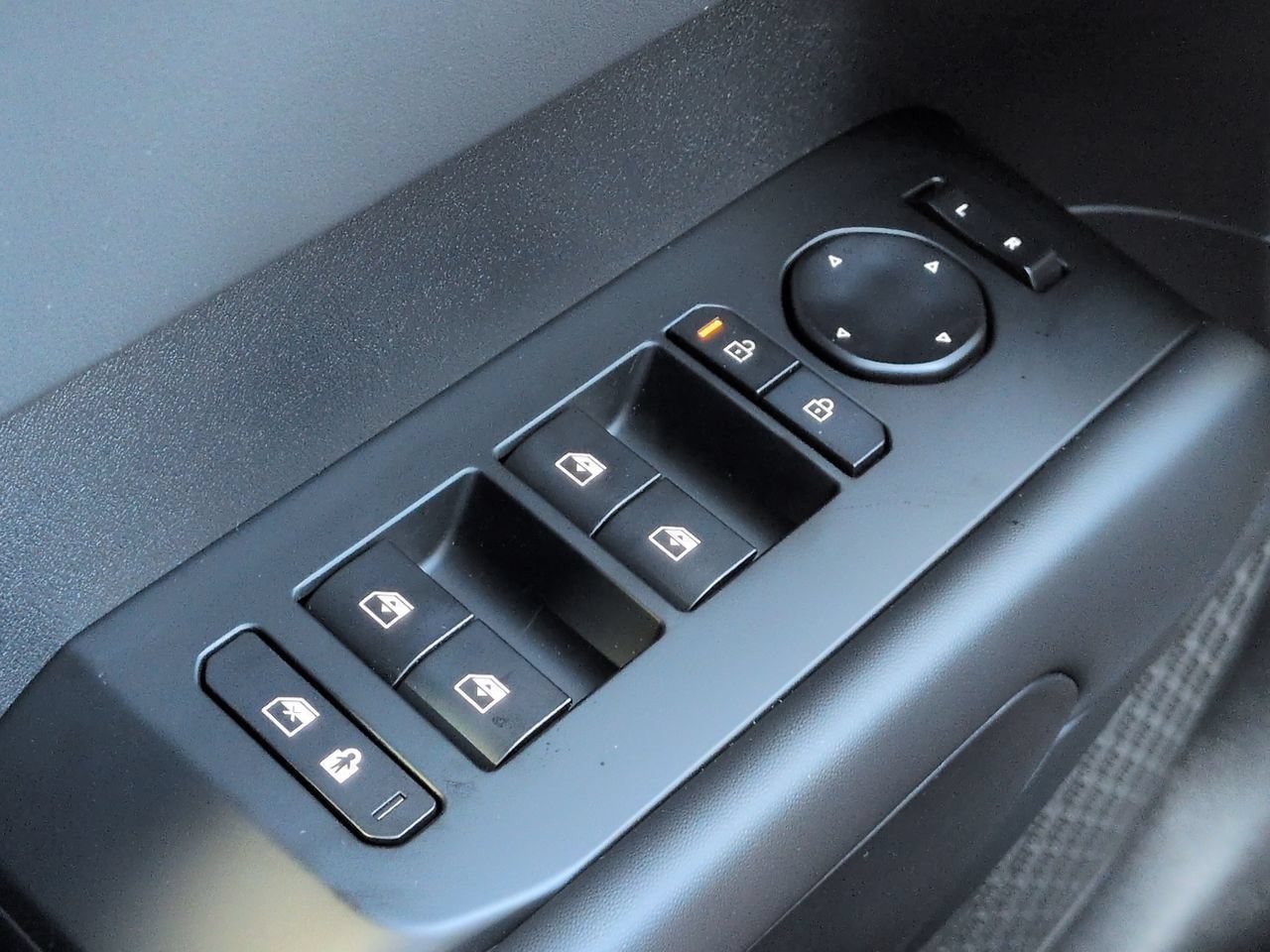 New 2027 Ebony Black Kia S image 30