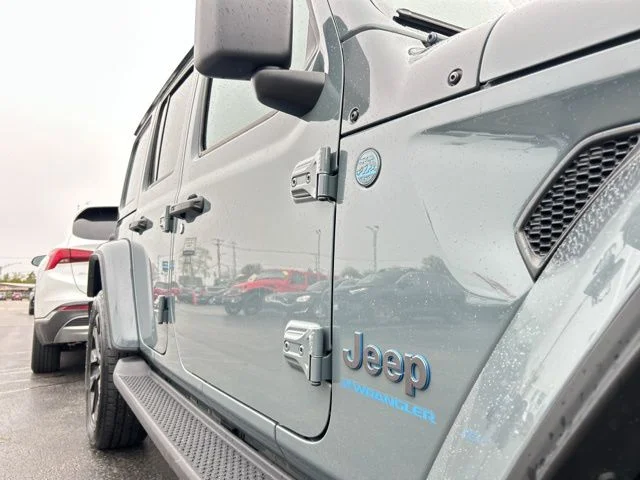 Used 2025 Gray Jeep Sahara 4xe image 14