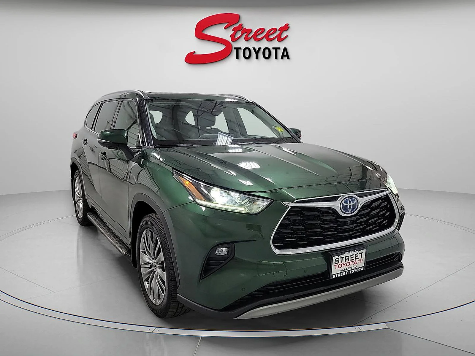 Used 2023 Green Toyota Hybrid Platinum image 5