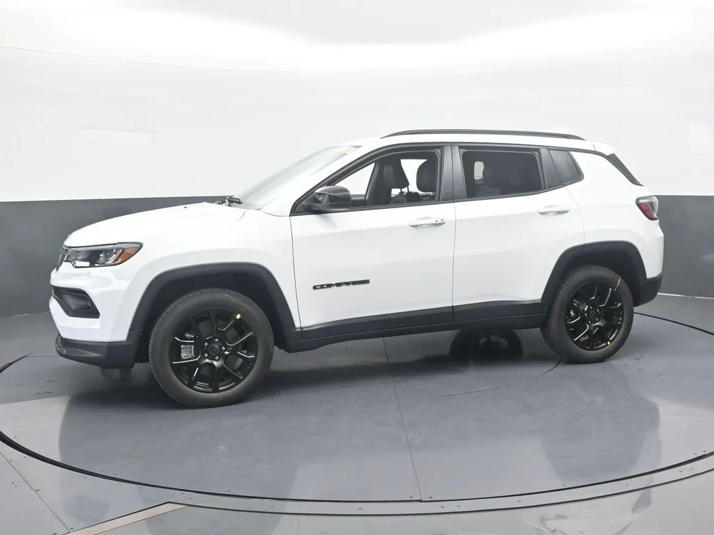 New 2026 Bright White Clear-Coat Exterior Paint Jeep Latitude image 2