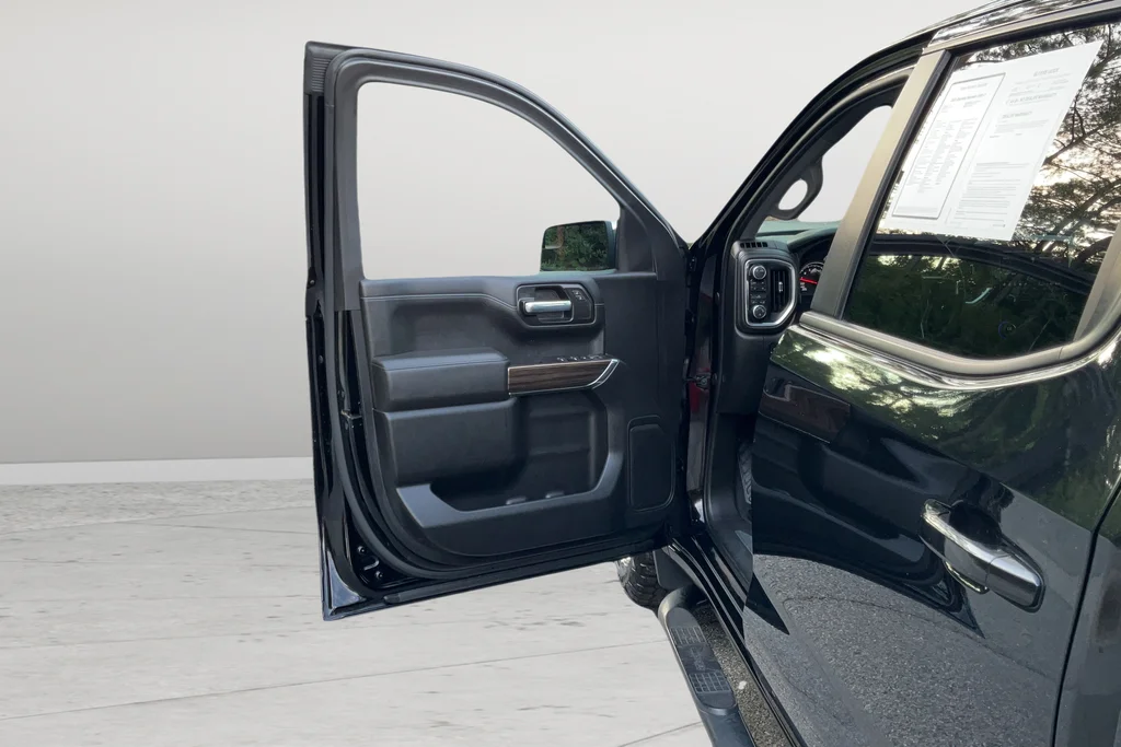 Used 2021 Black Chevrolet LT image 11