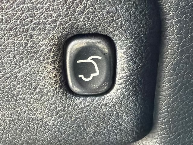 Used 2018 Black Jeep Altitude image 19
