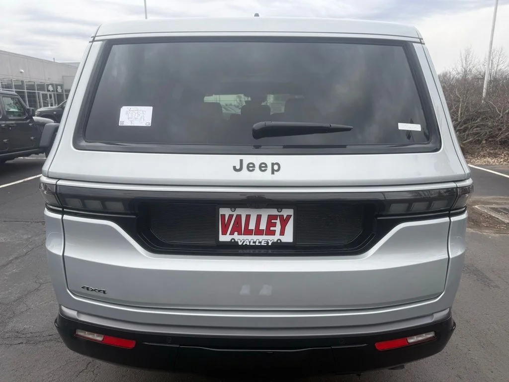 New 2026 Silver-Zynith Exterior Paint Jeep  image 5