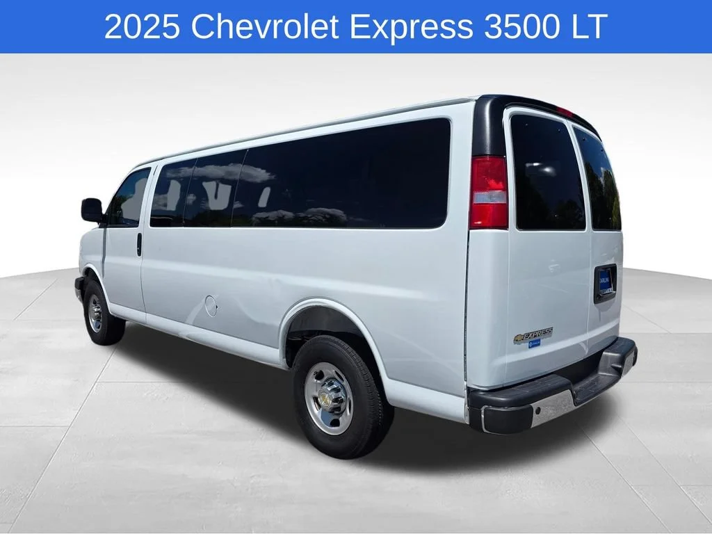 Used 2025 Summit White Chevrolet 1LT image 6