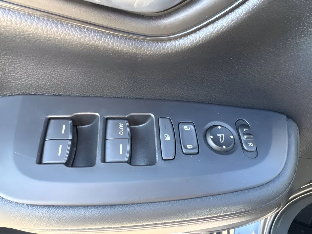 Used 2025  Honda LX image 23
