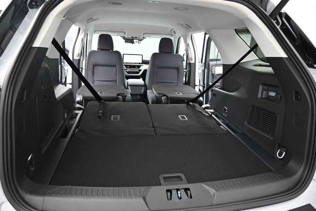 New 2026 Space White Metallic Ford Active image 23