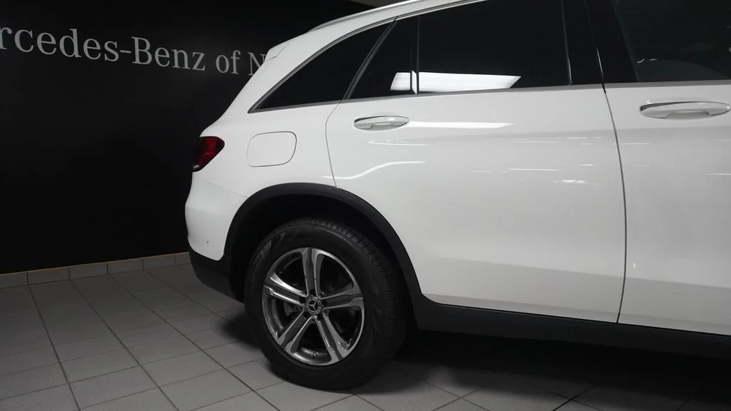 Certified Used 2022 White Mercedes-Benz GLC 300 image 4