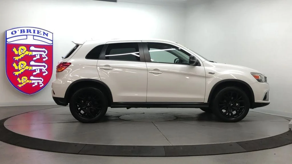 Used 2019 Pearl White Mitsubishi  image 3