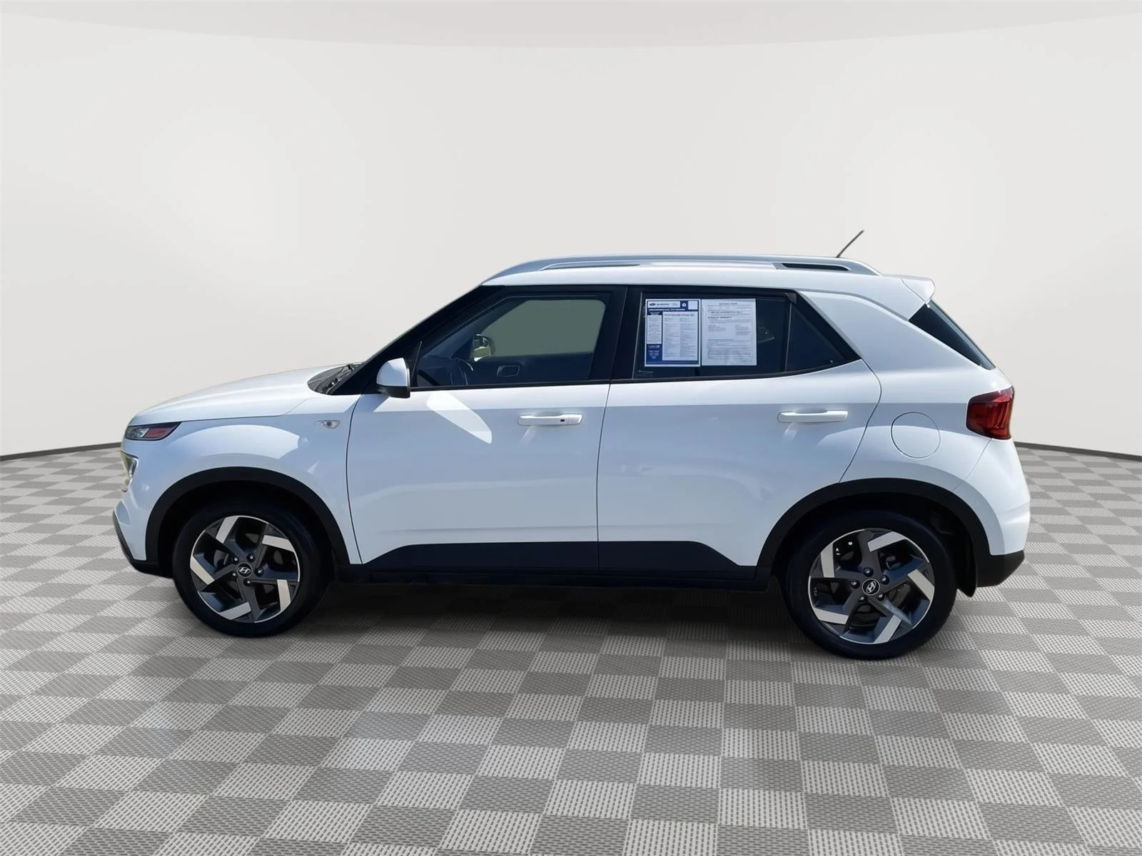 Used 2024 Lunar White Hyundai SEL image 9