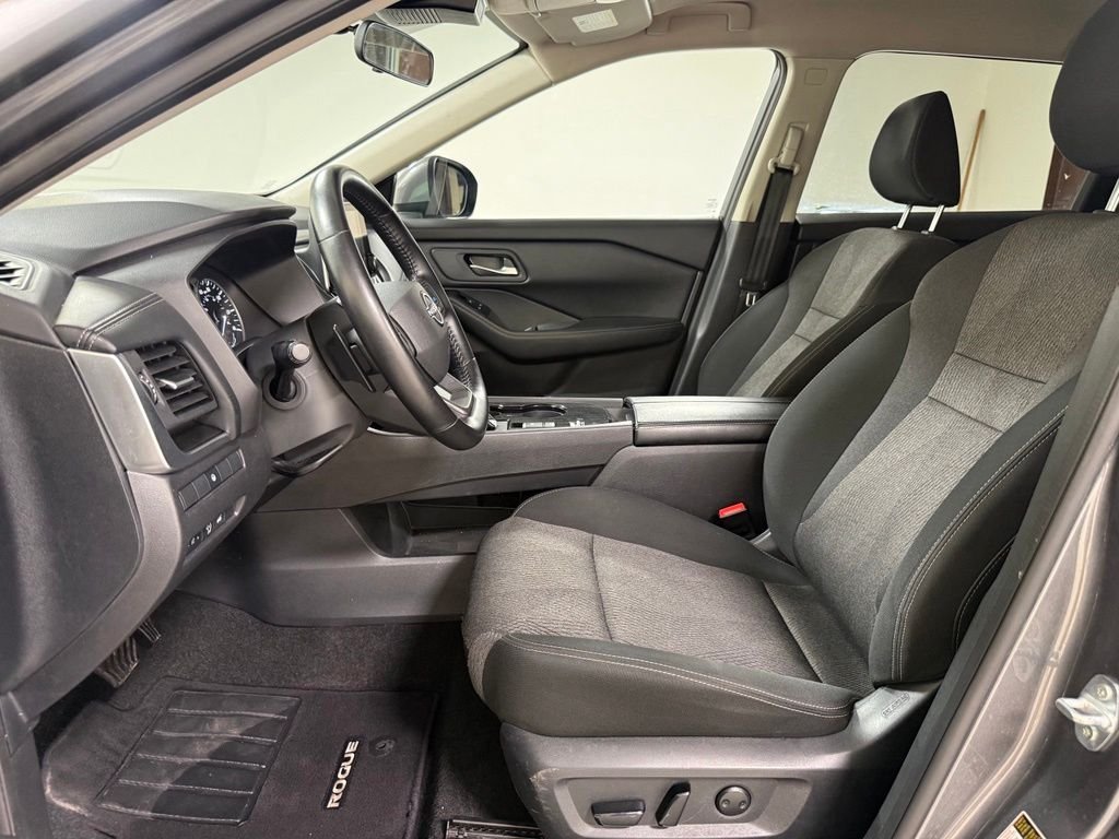 Used 2025 Gray Nissan SV image 11