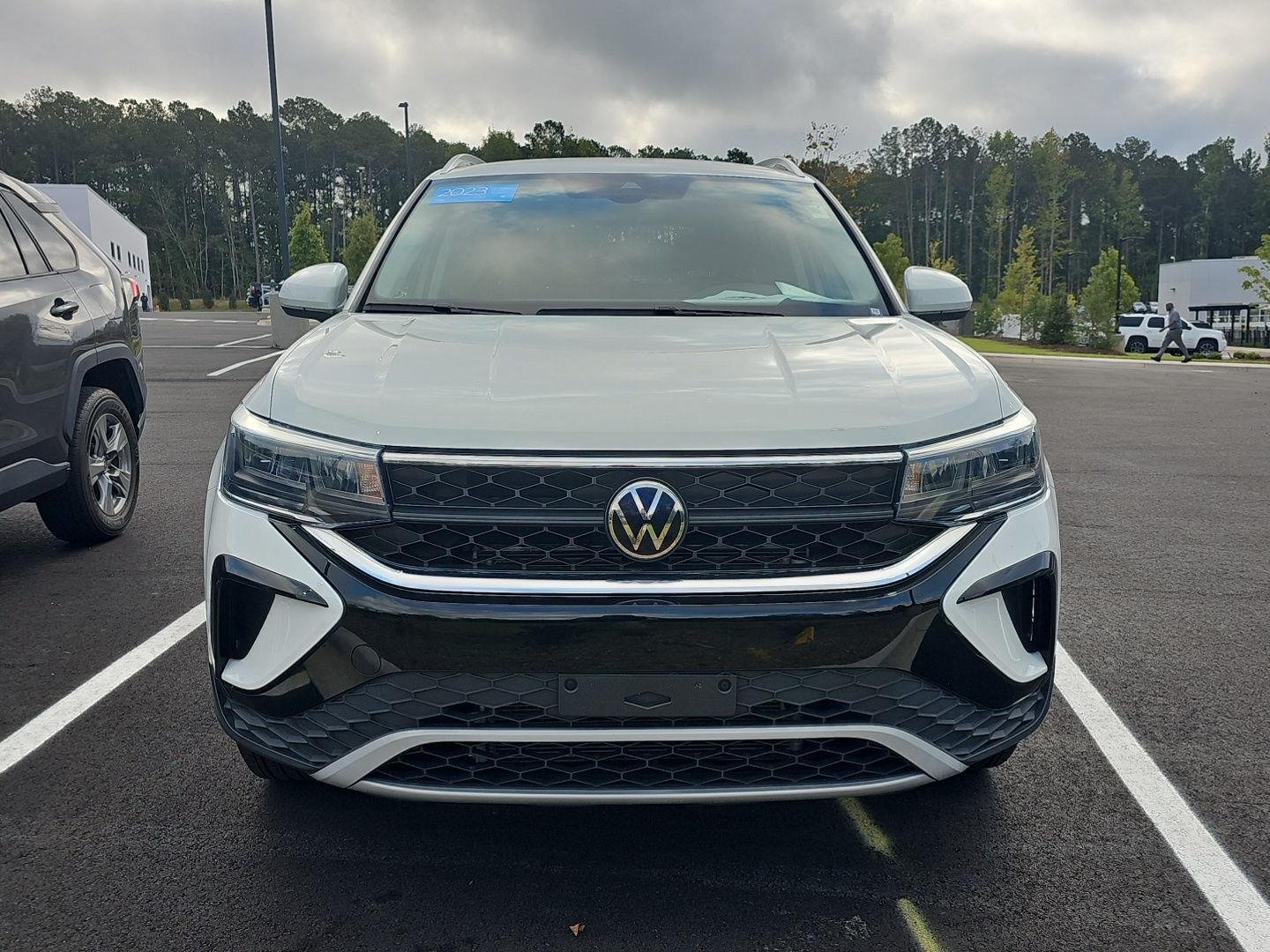 2023 Volkswagen Taos SE AWD photo