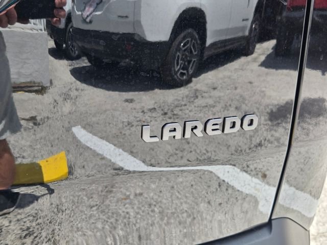 New 2026 Diamond Black Crystal Pearlcoat Jeep Laredo image 12