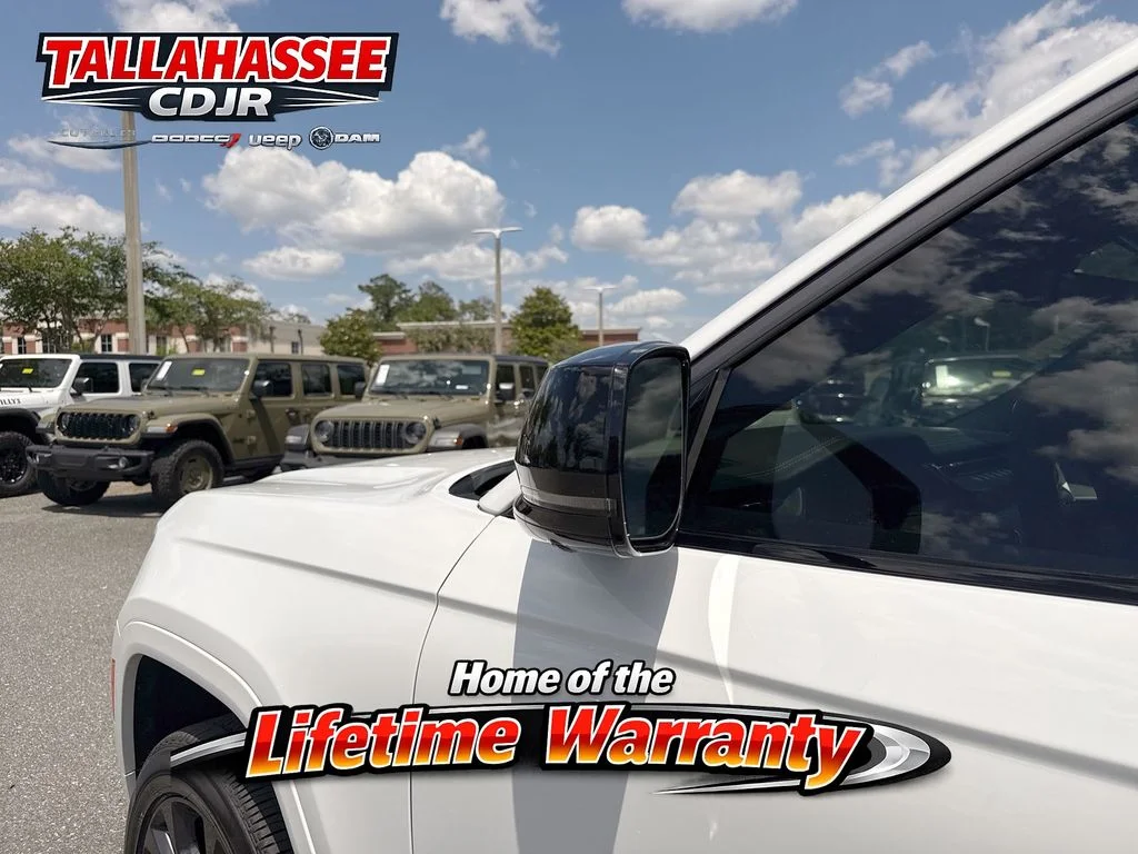 New 2026 Bright White Clear-Coat Exterior Paint Jeep Limited Reserve image 12