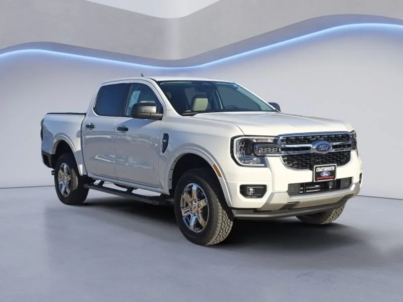 New 2025 Oxford White Ford XLT image 2