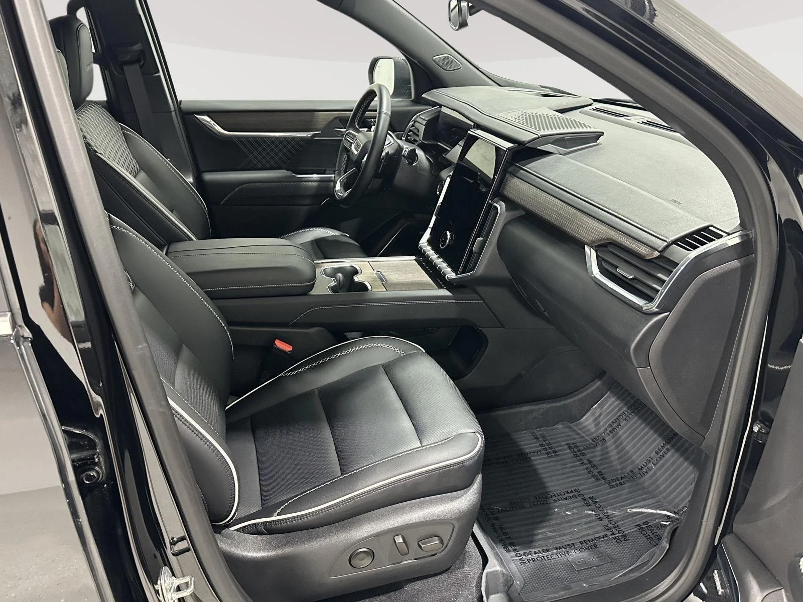 Used 2025 Ebony Twilight Metallic GMC Denali image 28