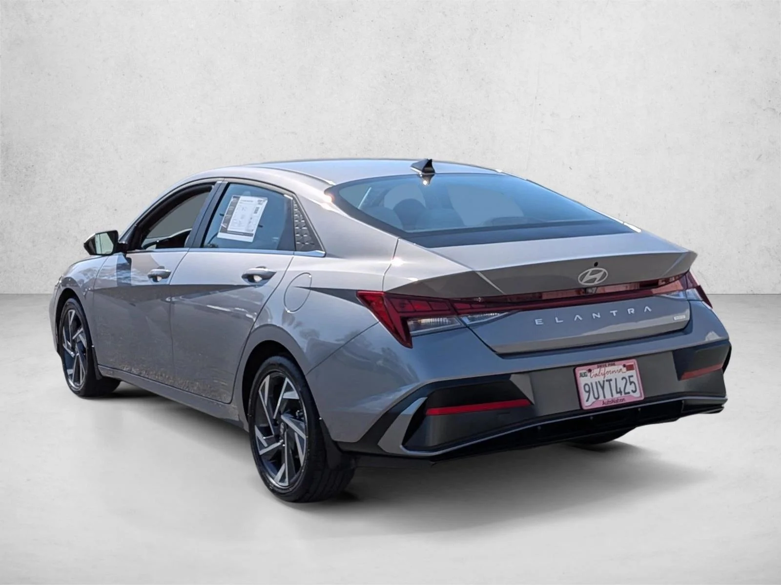 Used 2025 Fluid Metal Hyundai Limited image 8