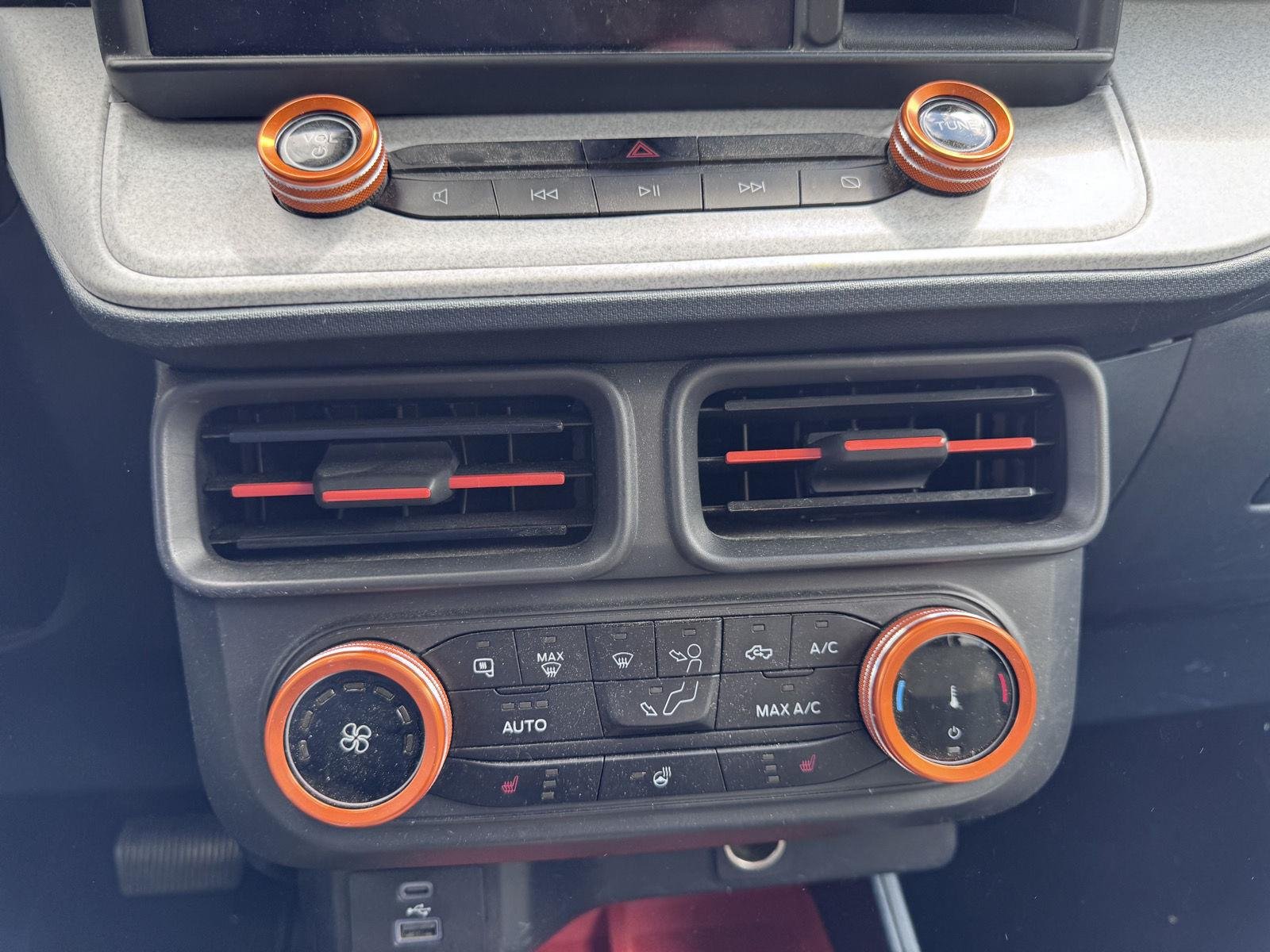 Used 2023 Cyber Orange Metallic Tri-Coat Ford XLT image 17