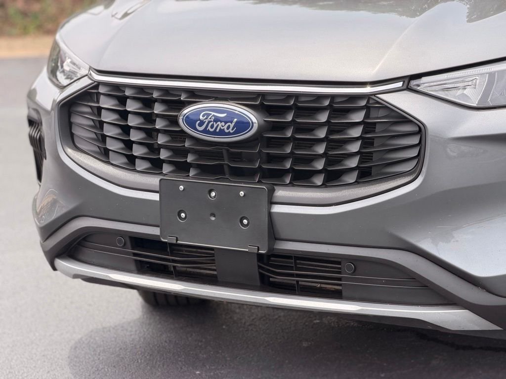 Used 2025 Gray Ford Active image 10