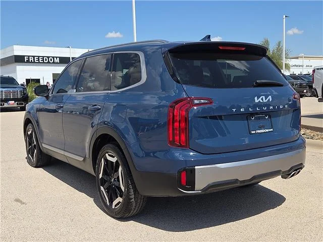 Used 2025 Midnight Lake Blue KIA S Front-Wheel Drive image 2