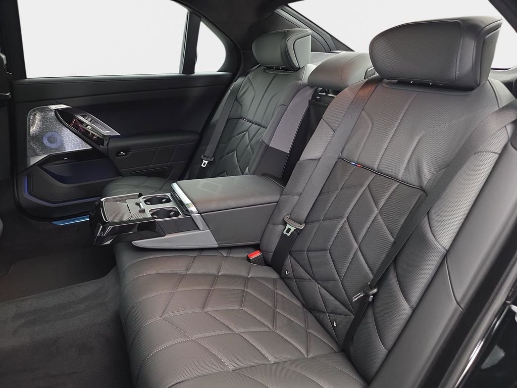 2026 BMW 7 Series 760i - Photo 14