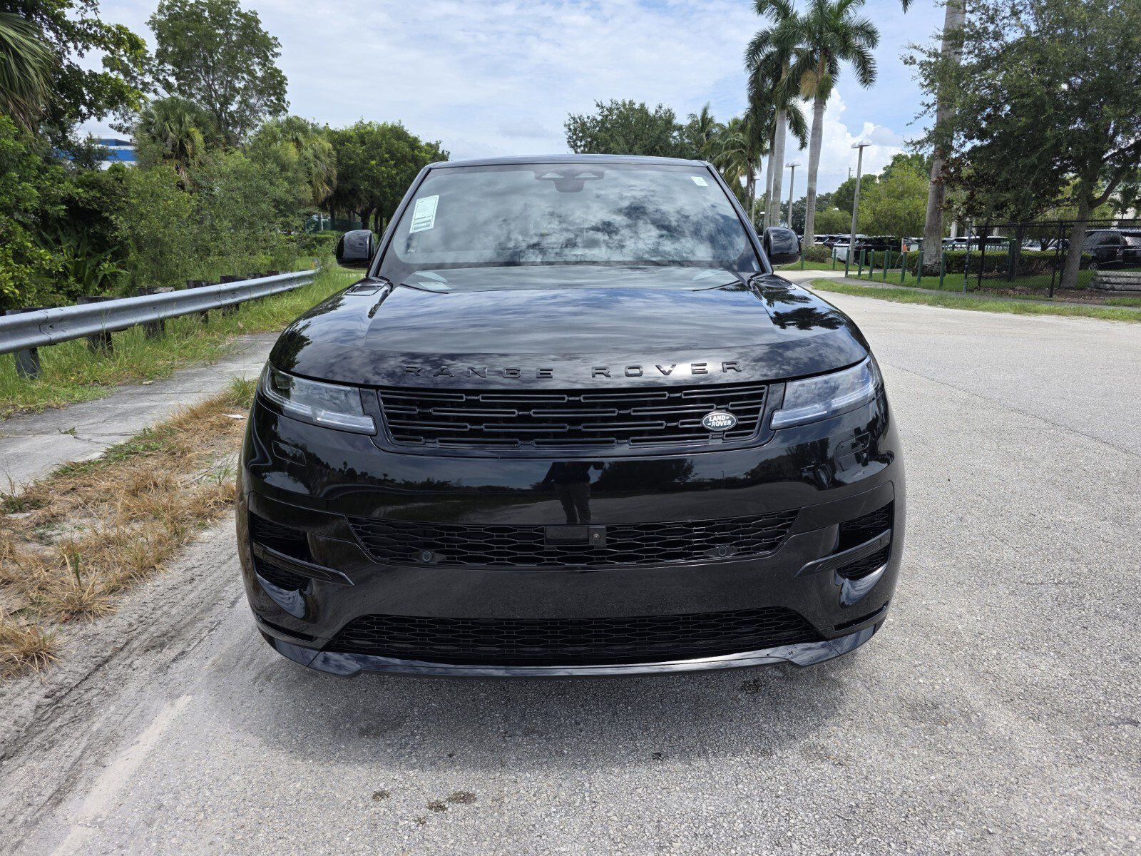 New 2026 Santorini Black Land Rover P400 Dynamic SE image 8