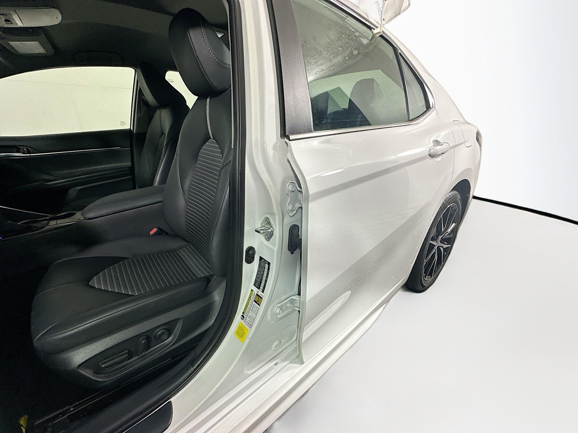 Used 2024 Ice Toyota SE image 12