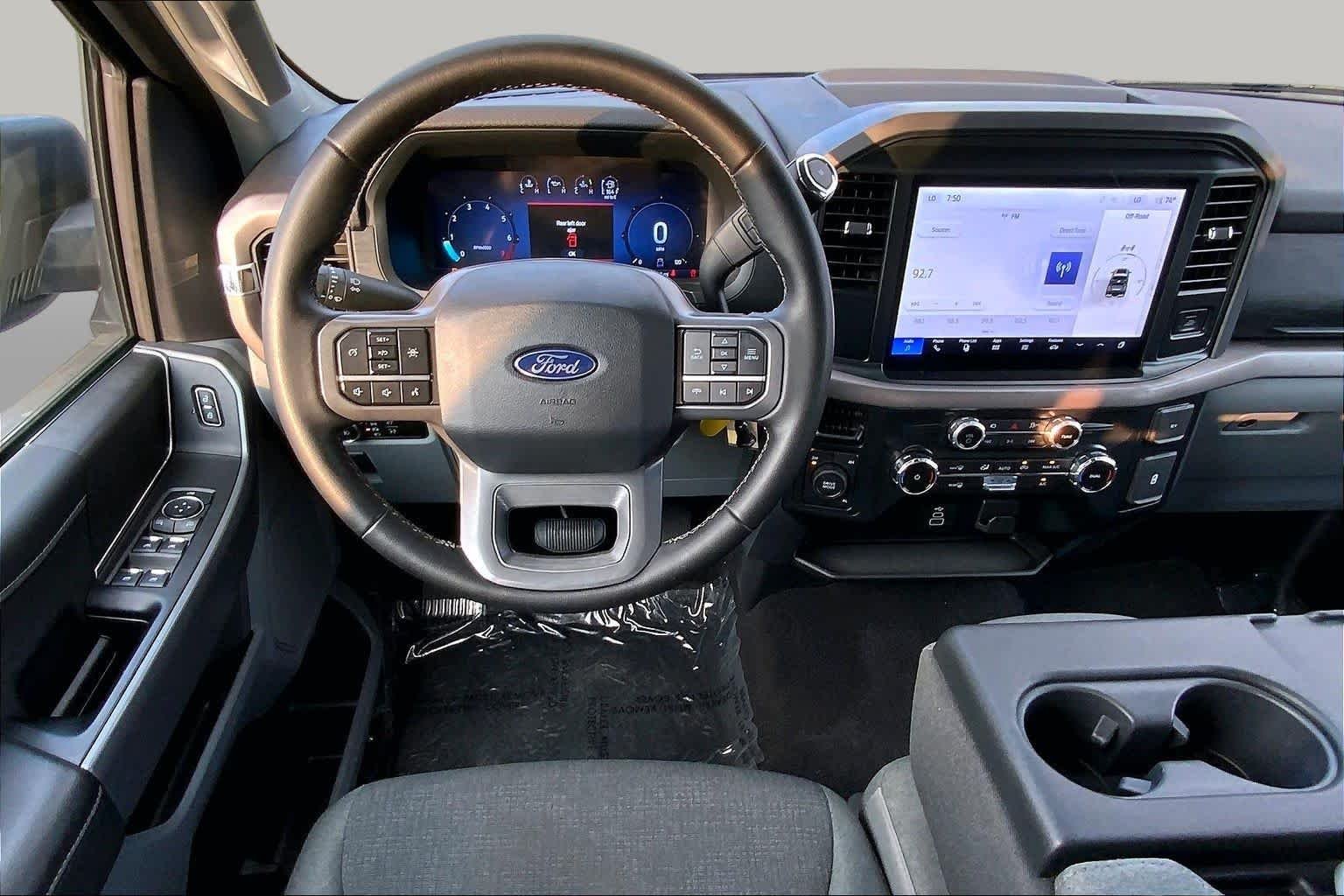 Used 2025 Atlas Blue Metallic Ford XLT image 6