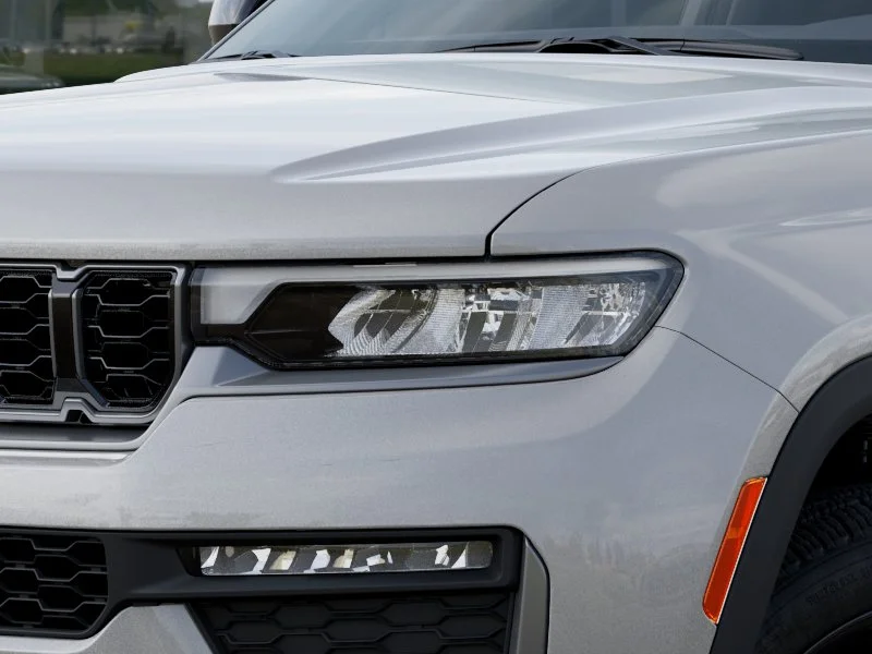 New 2026 Silver Zynith Exterior Paint Jeep Limited image 30