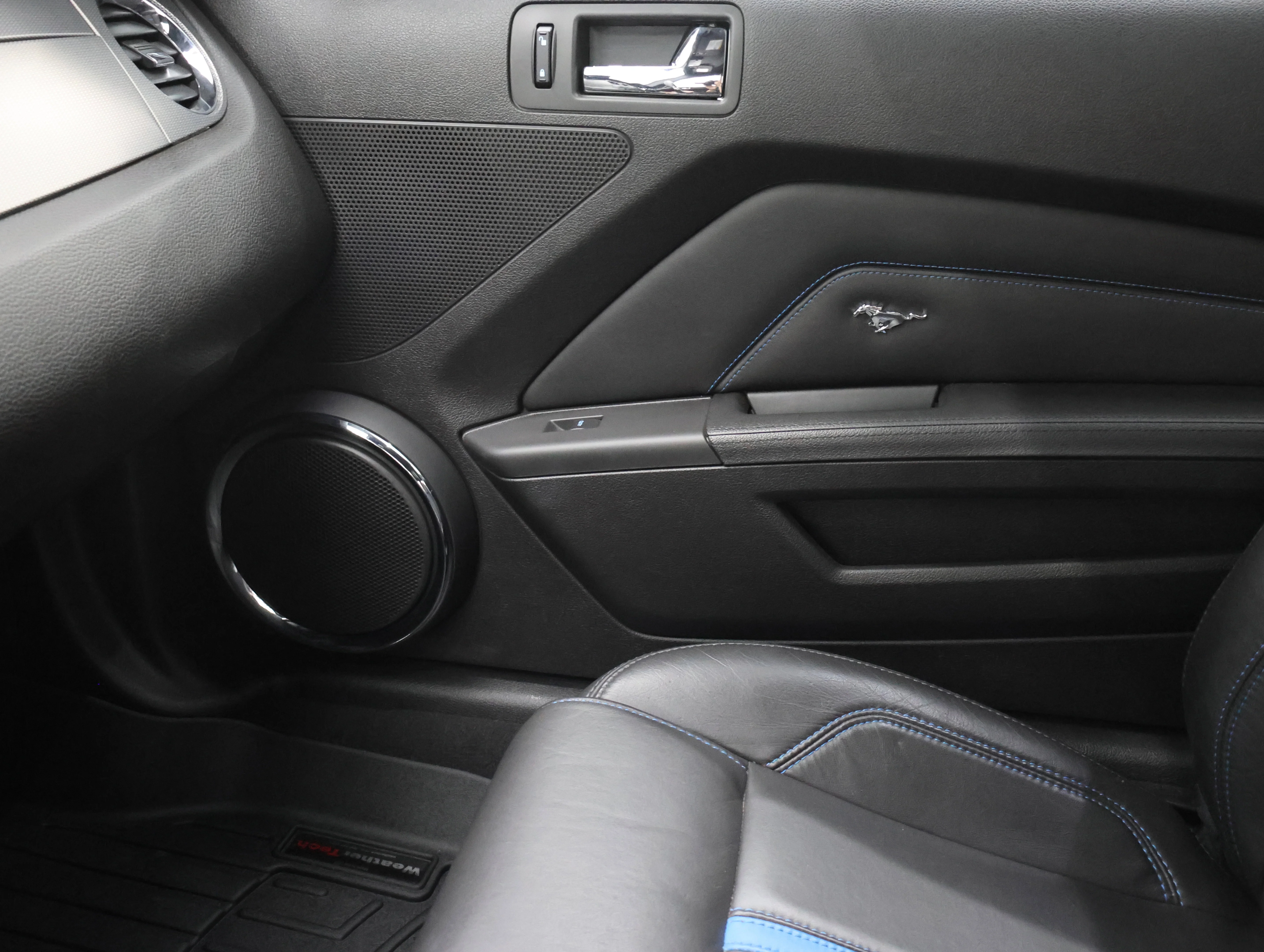 Used 2010 Kona Blue Metallic Ford GT Premium image 13