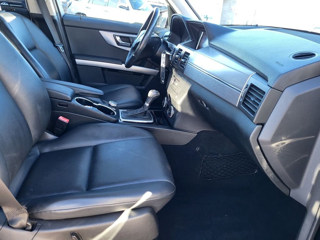 Used 2010 Black Mercedes-Benz GLK 350 image 21