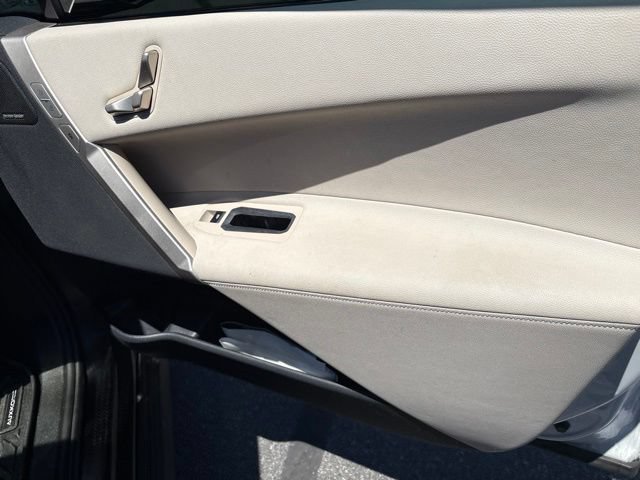 Used 2024 White BMW xDrive50 image 13