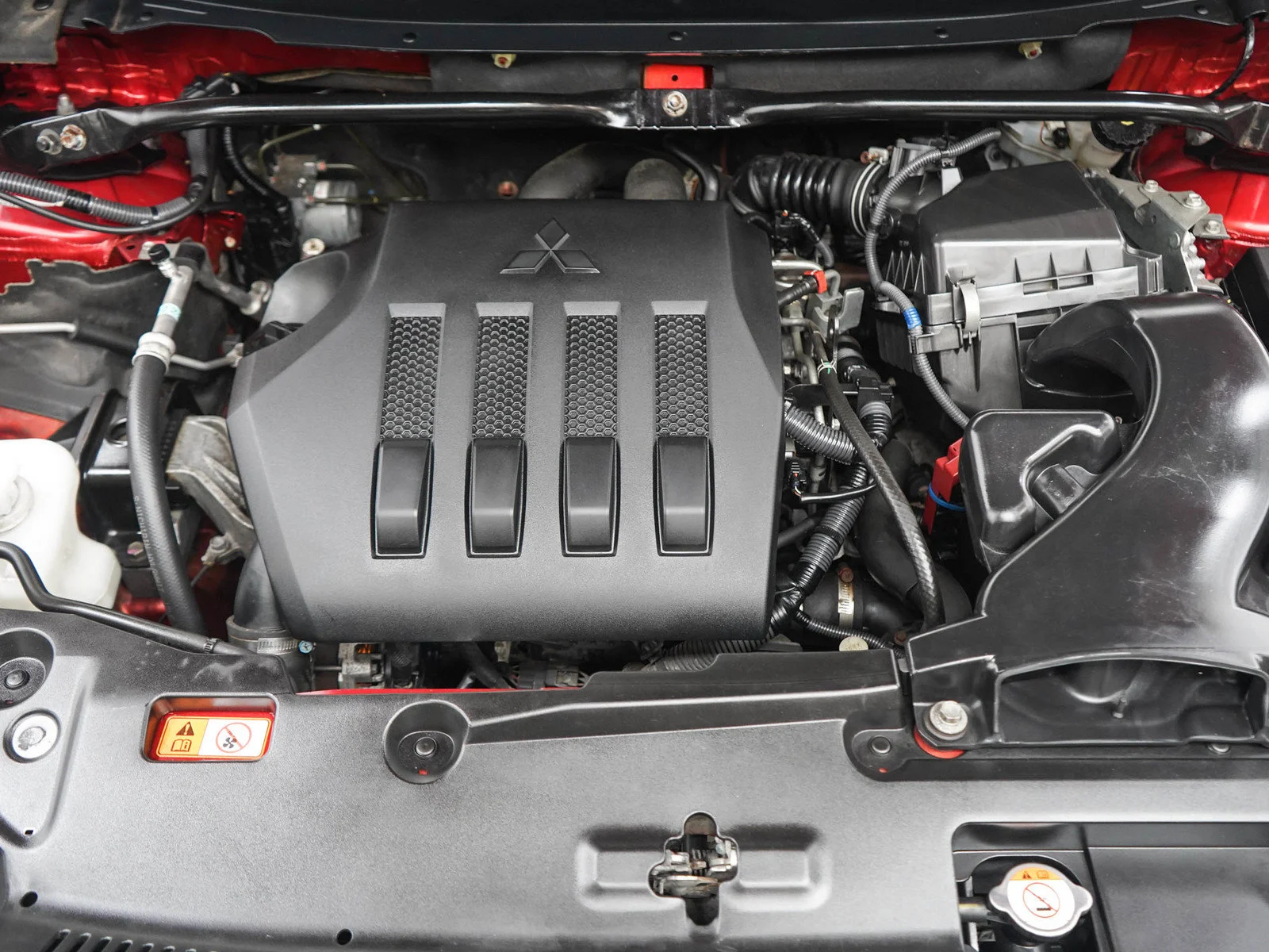 Used 2018 Red Mitsubishi SEL image 29