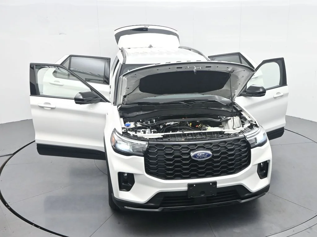 New 2026 Star White Metallic Tri-Coat Ford ST-Line image 50