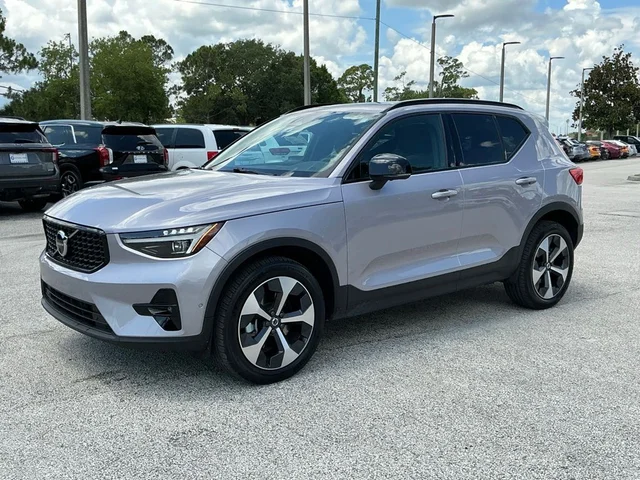2026 Volvo XC40 B5 Plus