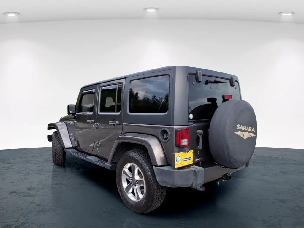 Used 2018 Gray Jeep Unlimited Sahara image 9