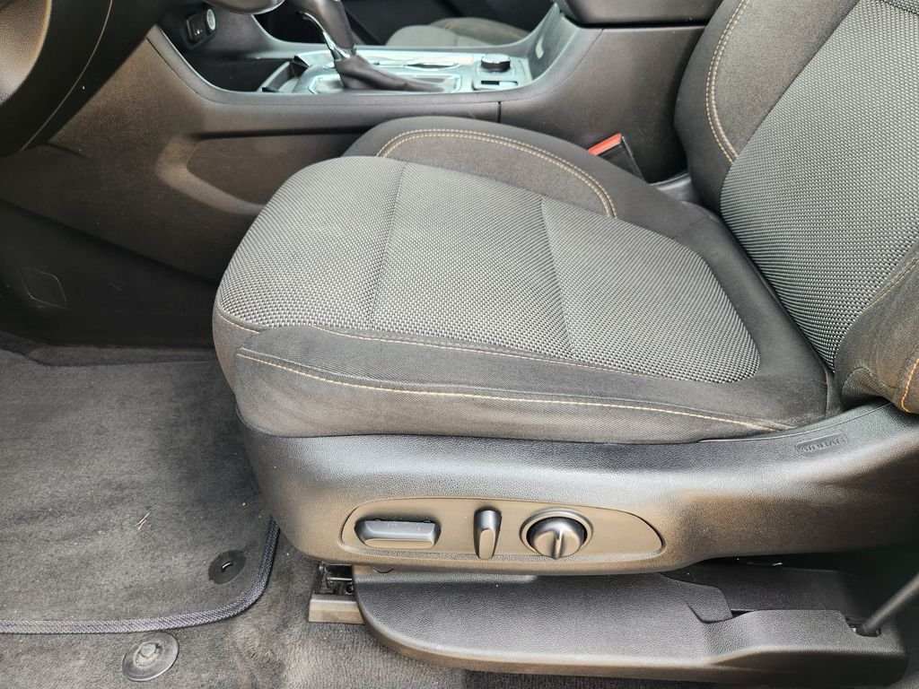 Used 2019 Silver Ice Metallic Chevrolet LT Cloth image 23