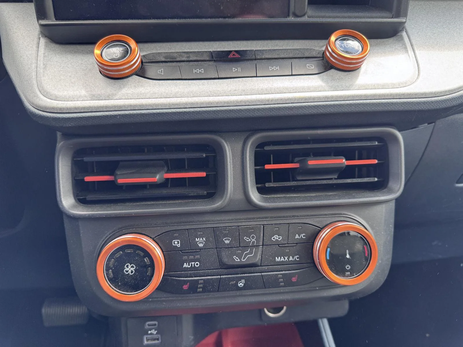 Used 2023 Cyber Orange Metallic Tri-Coat Ford XLT image 17