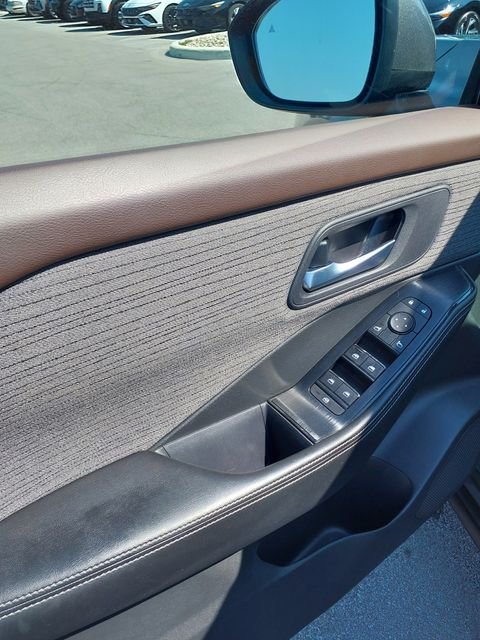 2023 Nissan Rogue SV - Photo 18