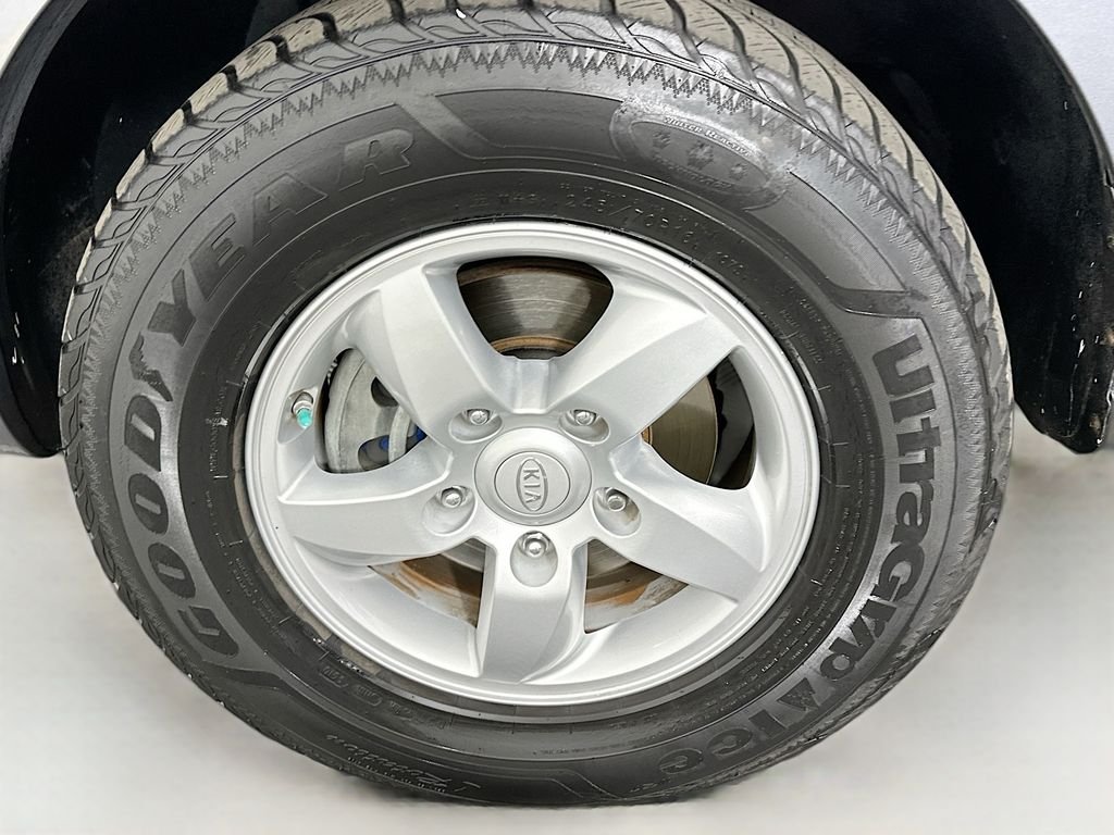 Used 2008 Alpine Gray Kia LX image 28