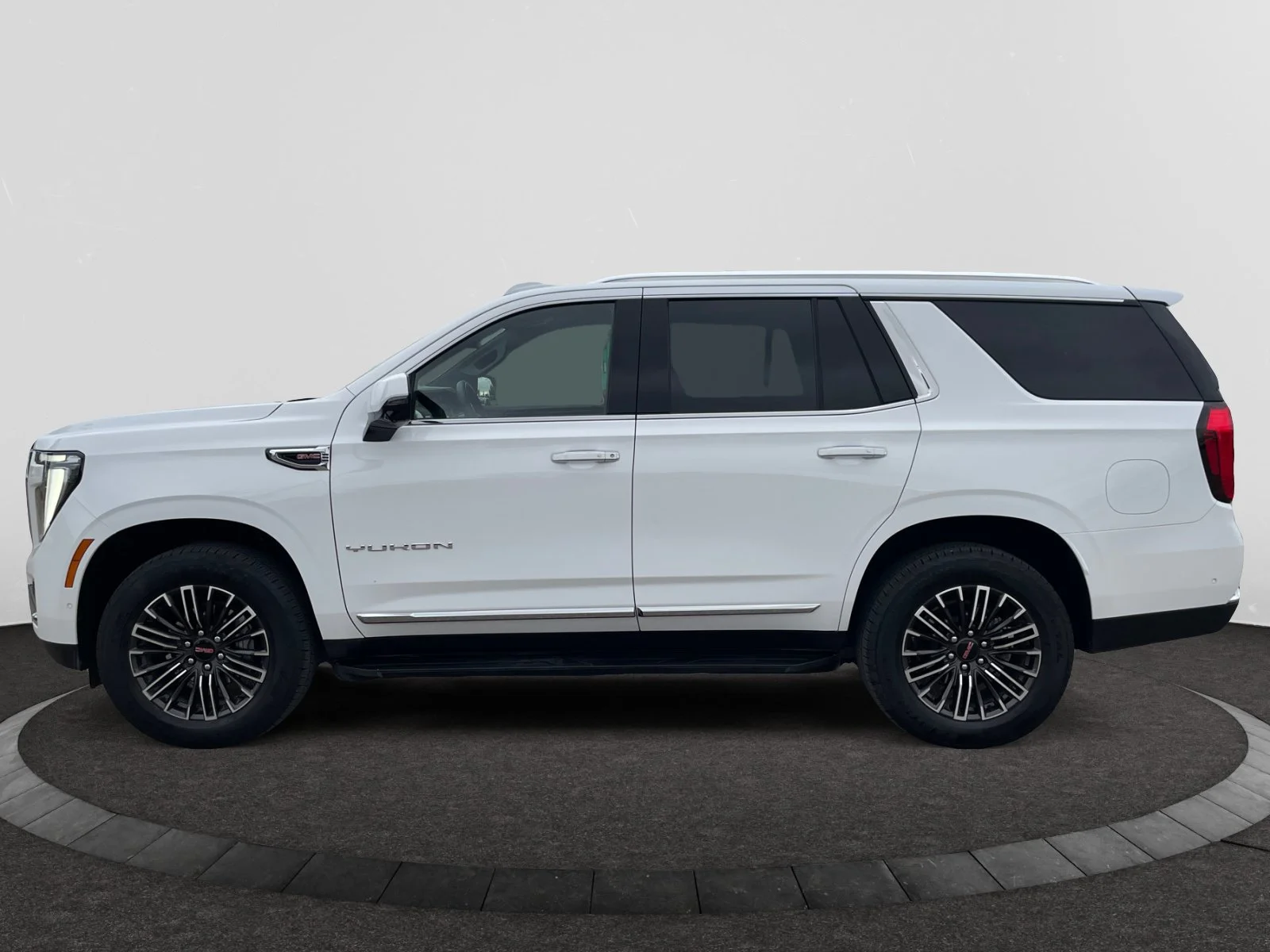 Used 2026 Summit White GMC Elevation 4WD Leather Sunroof Super Cruise Rear Media image 2