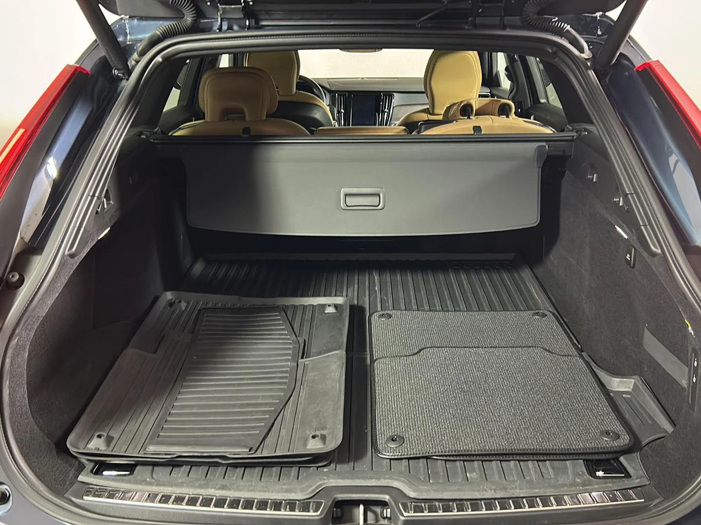 Used 2019 Denim Blue Metallic Volvo T5 image 8