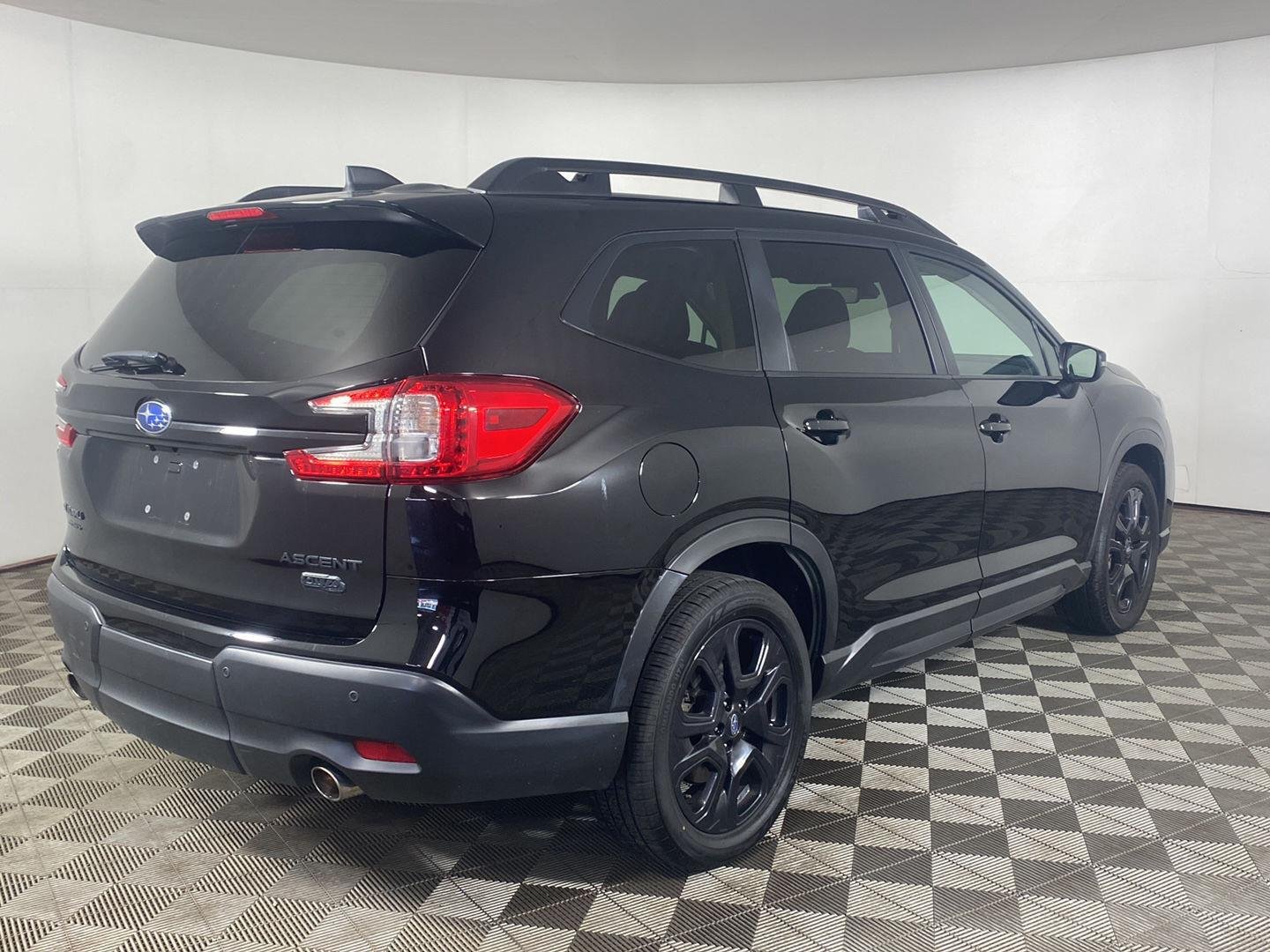 Used 2023 Crystal Black Silica Subaru Onyx Edition image 5
